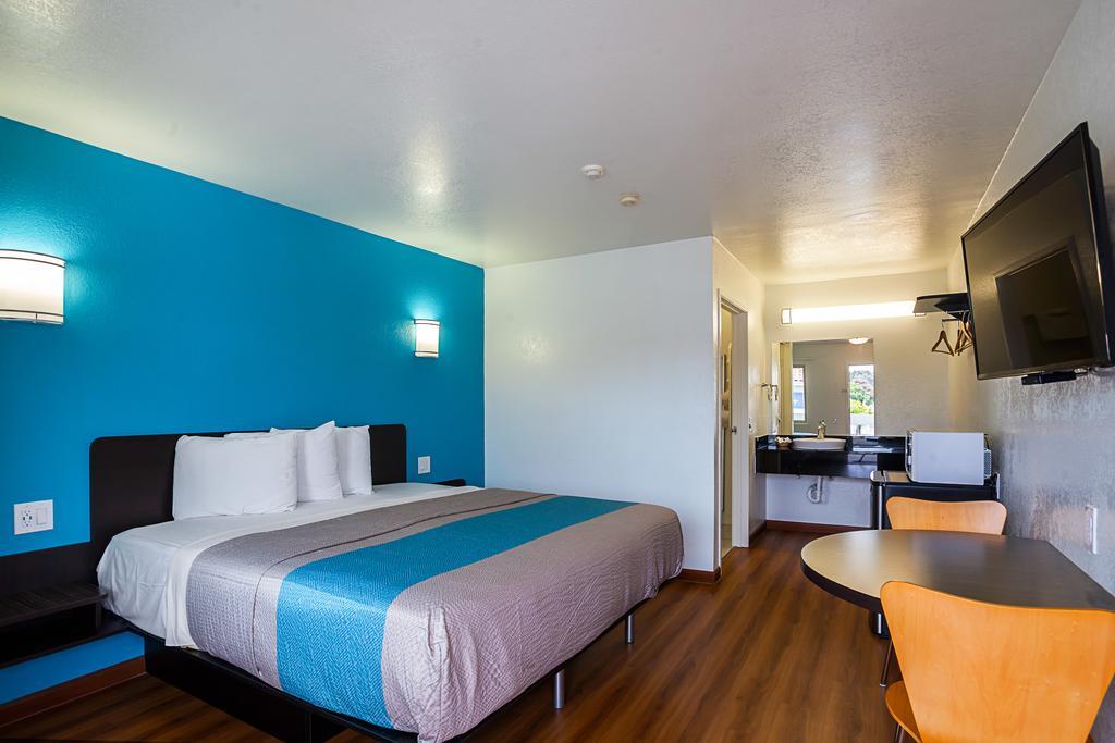 6-ventura, Ca - Downtown Hotel