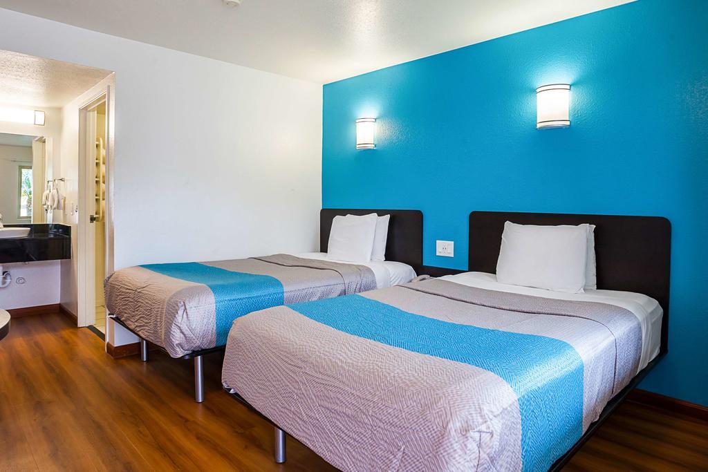 Hotel 6-ventura, Ca - Downtown 3*
